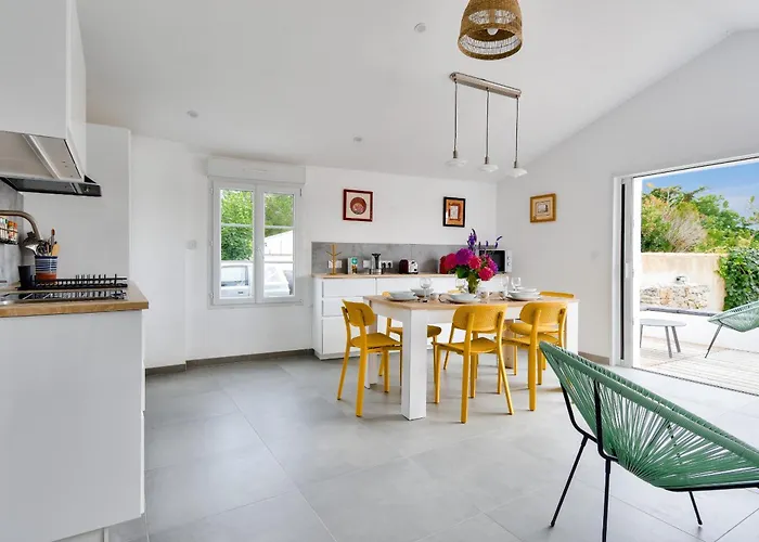 500m De La - Maison 6 Adultes & 1 Enfant بيت للعطل بارْباتْرْ